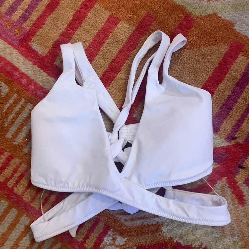 Becca Rebecca Virtue Color Code Convertible Strap Bikini Top in white SZ L